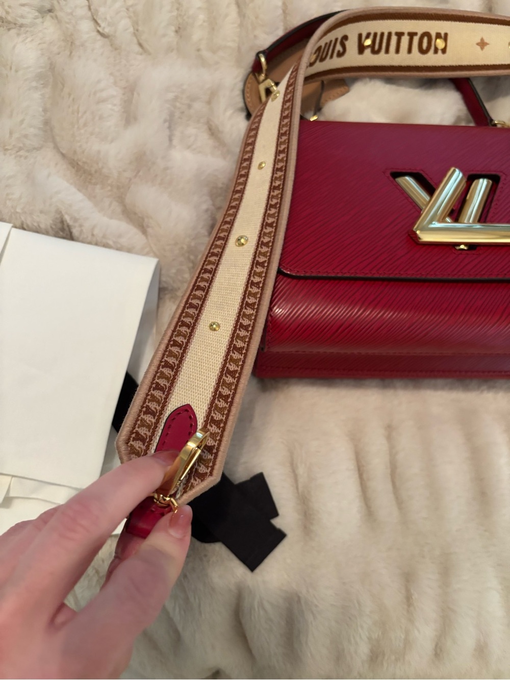 Louis Vuitton Red Epi Leather Twist Crossbody MM - Picture 3 of 14